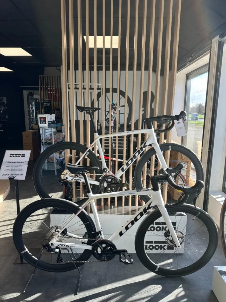785 Huez